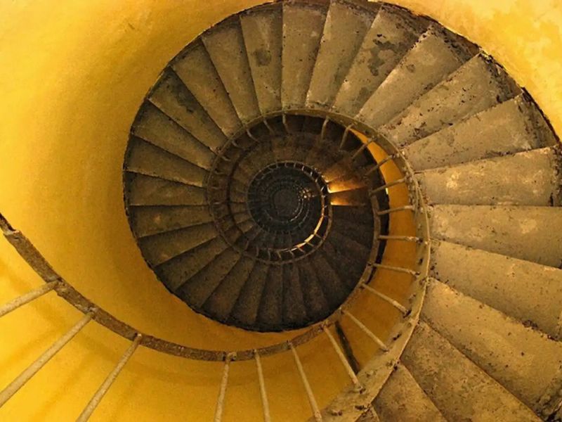 Chinh phục thử thách 183 bậc thang xoắn ốc