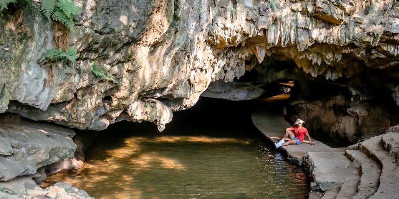 Hang Bụt Thung Nham linh thiêng