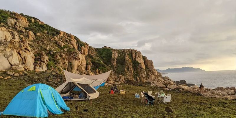 Cắm trại đón bình minh là hoạt động được nhiều du khách lựa chọn