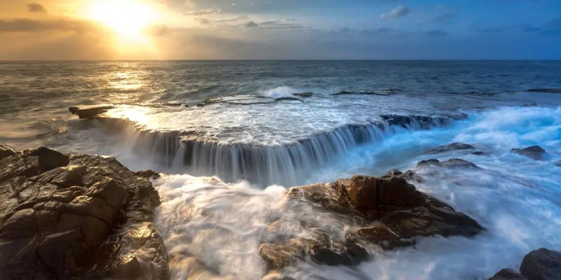 Chỉ ở nơi đây mới có khung cảnh “thác trên biển” tuyệt đẹp