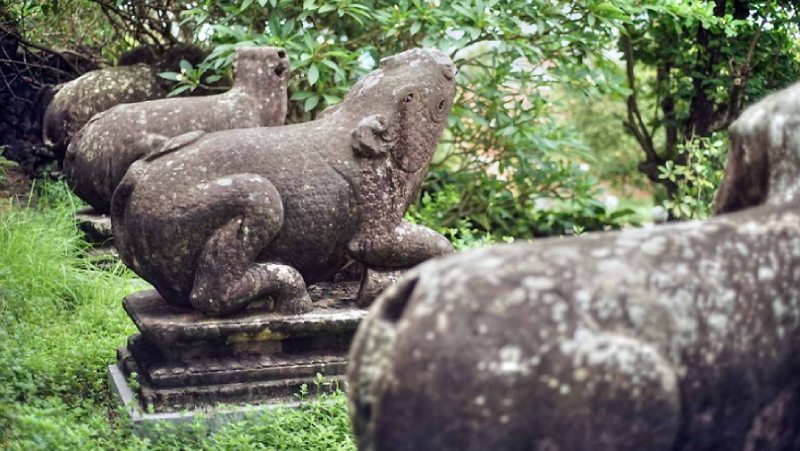 Hàng tượng linh thú tại chùa