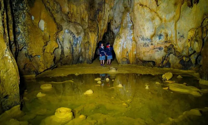 Hệ thống hang động tuyệt đẹp tại Xuân Sơn