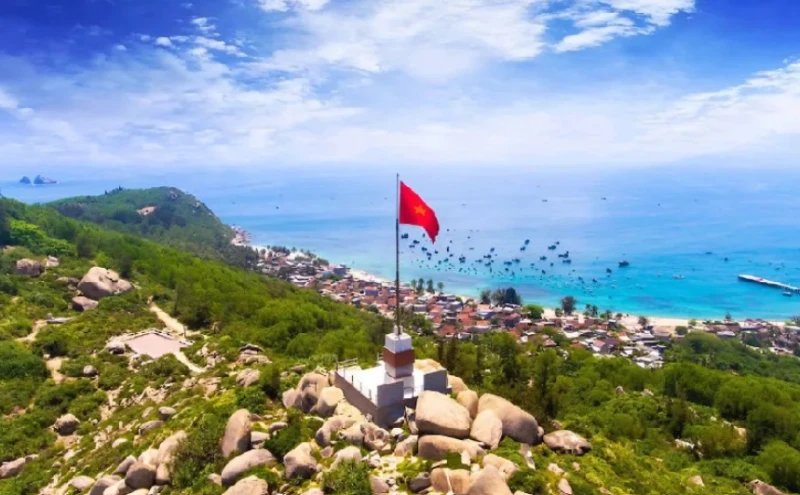 Hình ảnh cột cờ Thanh niên