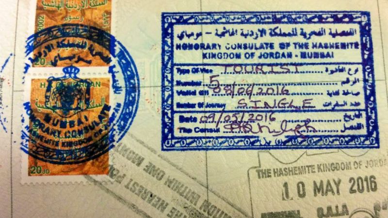 Hộ chiếu phải còn trang trống để dán visa