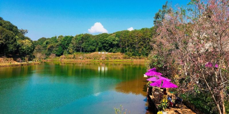 Hồ Đăk Ke sở hữu mặt nước yên bình, đầy chất thơ