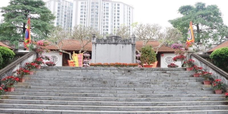 Bên cạnh hồ là quần thể Văn Miếu Bắc Ninh giúp tạo sự liên kết với giá trị văn hóa, lịch sử