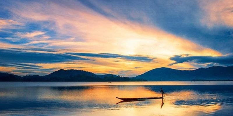 Thời điểm lý tưởng để khám phá hồ là từ tháng 9 đến tháng 12