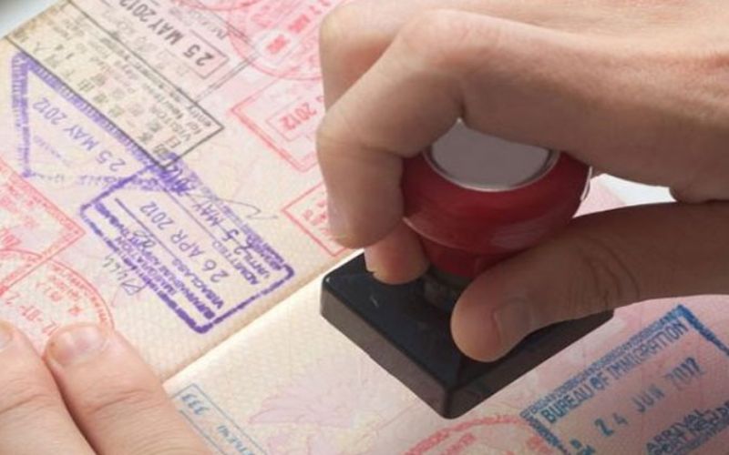 Hồ sơ xin visa cần bản dịch tiếng Anh hoặc tiếng Ả Rập