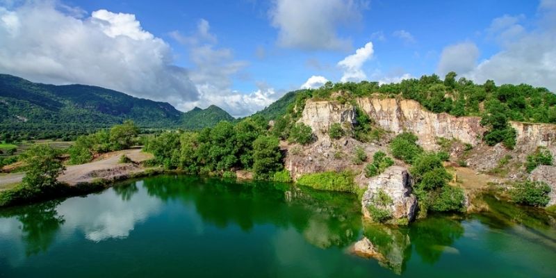 Vẻ đẹp nao lòng của hồ luôn thu hút du khách