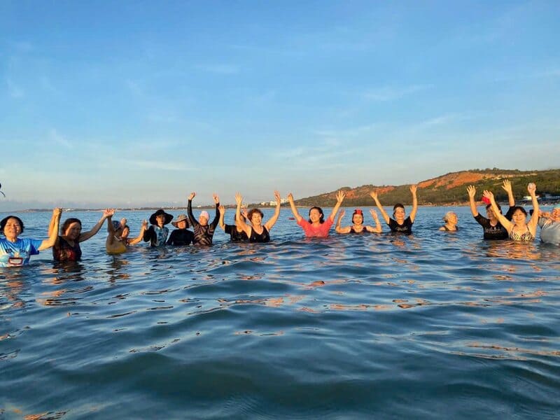 Hòa mình cùng biển trong xanh