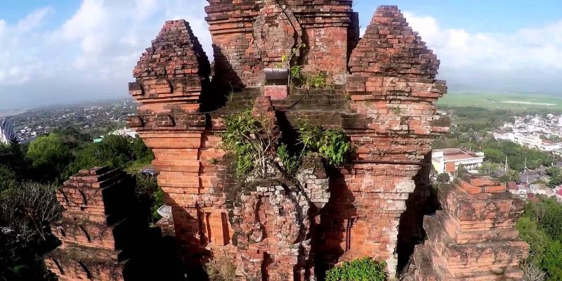 Cận cảnh những hoa văn Chăm Pa tinh xảo trên thân tháp