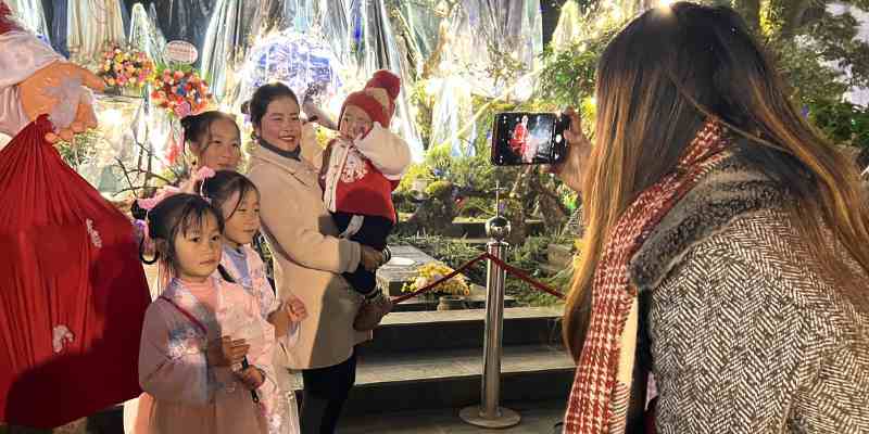 Hòa vào Giáng Sinh tại nhà thờ Sapa