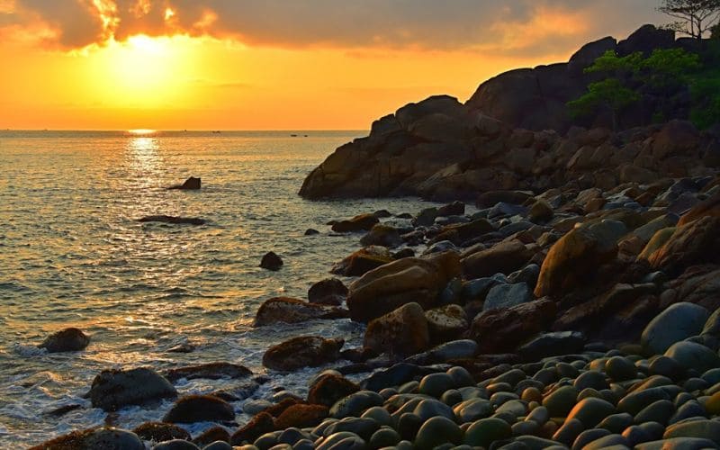 Hoàng hôn bãi Đá Trứng vô cùng thơ mộng