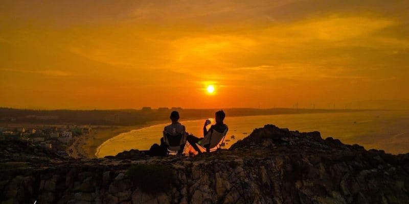 Hoàng hôn Eo Gió tuyệt đẹp từ đường chân trời xa xăm