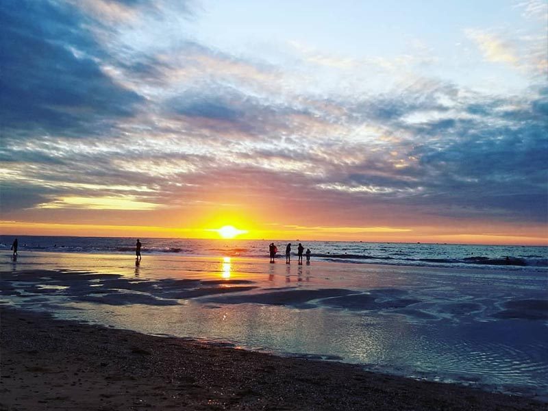 Hoàng hôn tuyệt đẹp trên bãi biển Đồi Dương