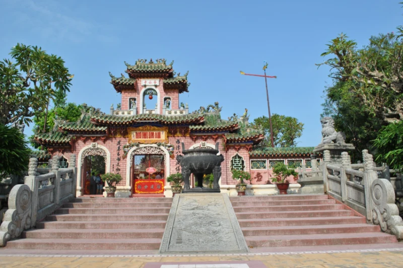 Cổng chính của Hội quán