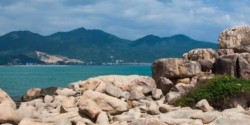 Mỏm đá đã trở thành minh chứng cho tình yêu son sắt, thủy chung