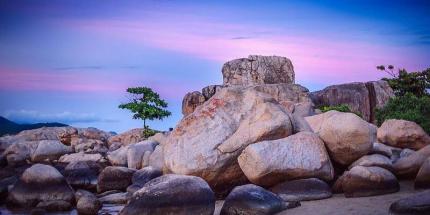 Hòn Chồng - Điểm Đến Không Thể Bỏ Qua Khi Du Lịch Nha Trang