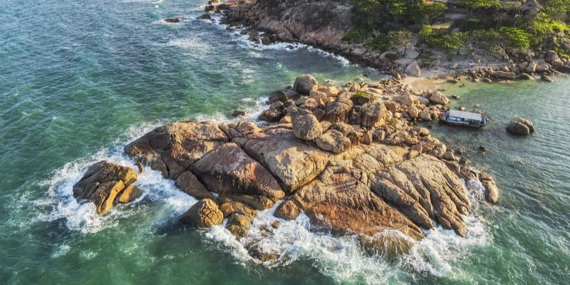 Hòn Chồng là địa điểm du lịch nổi tiếng tại Nha Trang