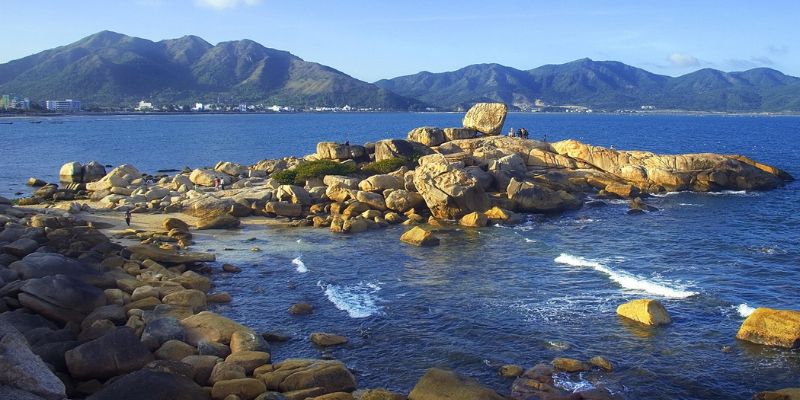 Những tảng đá xếp chồng với hình dạng thú vị