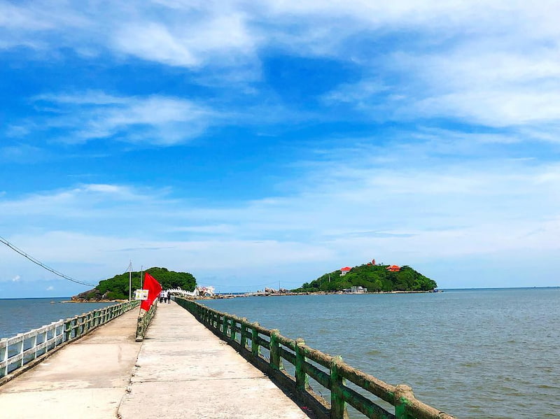 Du khách có thể di chuyển bằng tàu thuỷ tới khu vực này