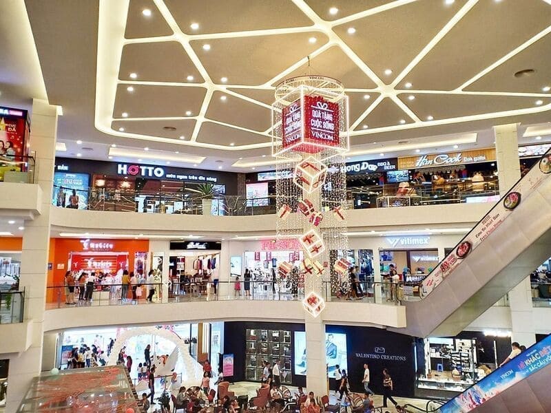 Trung tâm thương mại Vincom Plaza Hạ Long thu hút nhiều khách mỗi ngày
