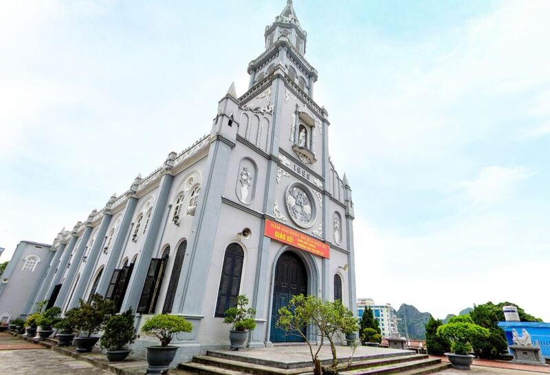 Nhà thờ Hòn Gai mang phong cách cổ điển