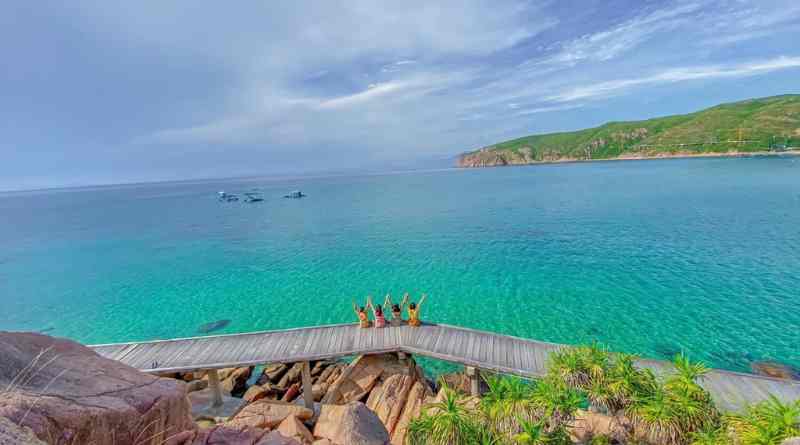 Hòn Khô có không gian biển xanh bất tận