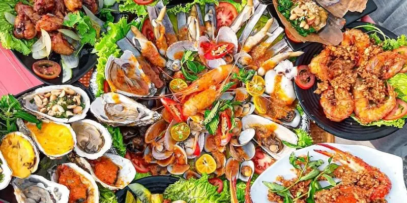 Thử nhiều món ăn ngon khi đến du lịch ở thành phố biển