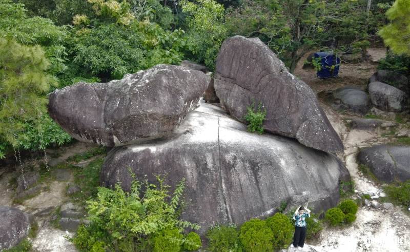 Hòn Trống Mái Sầm Sơn là địa điểm tham quan nổi tiếng ở Thanh Hóa