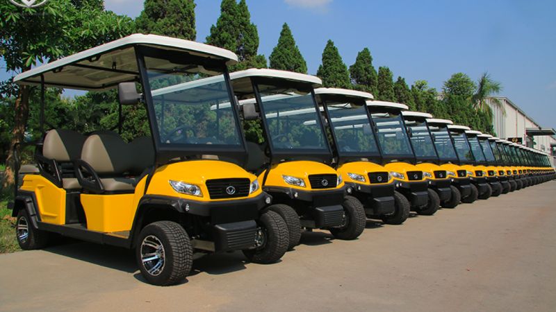 Du khách đến Sầm Sơn có thể di chuyển bằng xe điện vô cùng tiện lợi