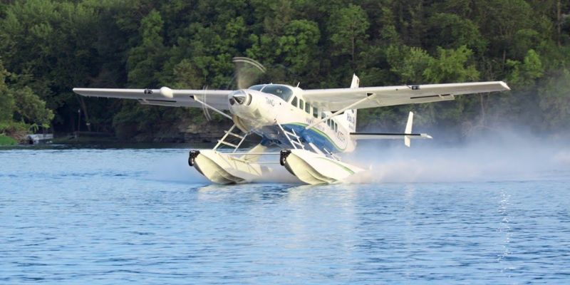 Trải nghiệm tham quan đảo bằng thủy phi cơ rất thú vị