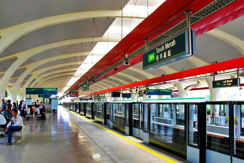 Từ sân bay Changi về trung tâm thành phố đi bằng MRT - tàu điện ngầm
