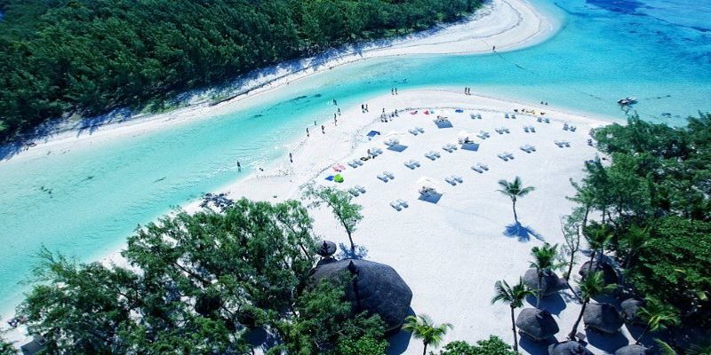 Ile aux Cerfs nằm ở phía đông Mauritius