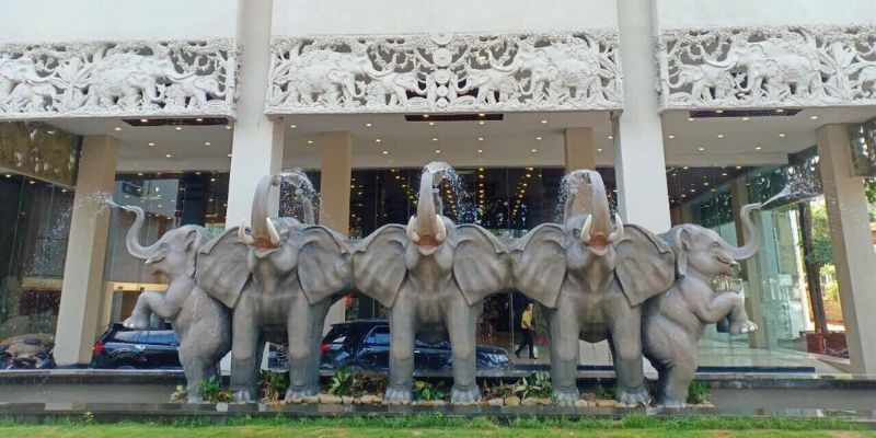 Khách sạn Elephants với vị trí hoàn hảo để du lịch