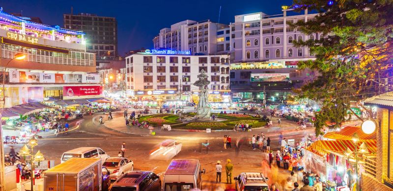 Vì sao nên chọn khách sạn gần chợ đêm Đà Lạt?