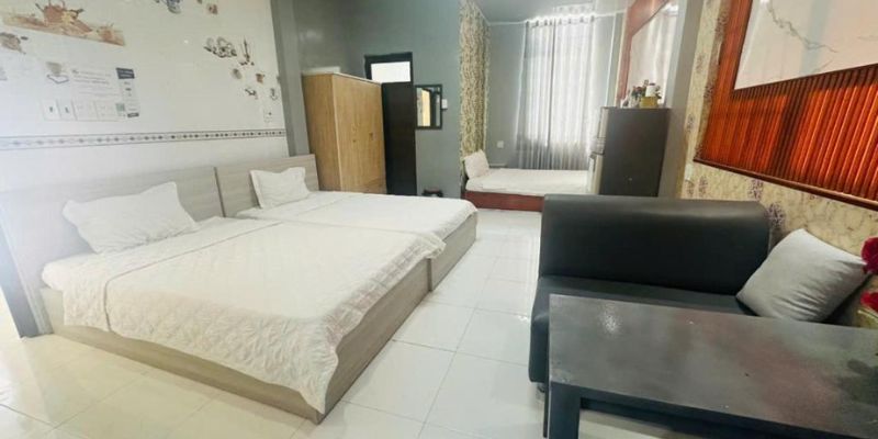 Khách sạn Nguyễn Long khi tham quan tháp Vĩnh Hưng