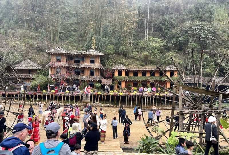 Khám phá đời sống người dân tại bản