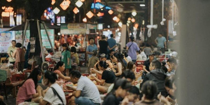 Khám phá khu ẩm thực, đồ khô đa dạng của chợ Đông Ba