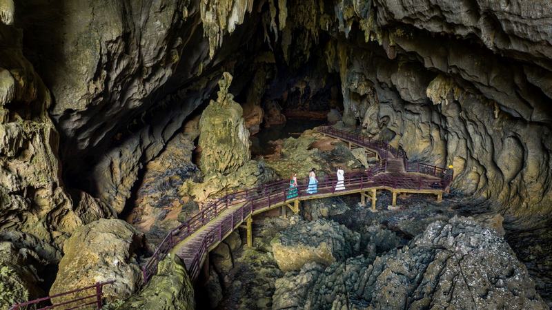 Khám phá vẻ đẹp bí ẩn của Hang Tối