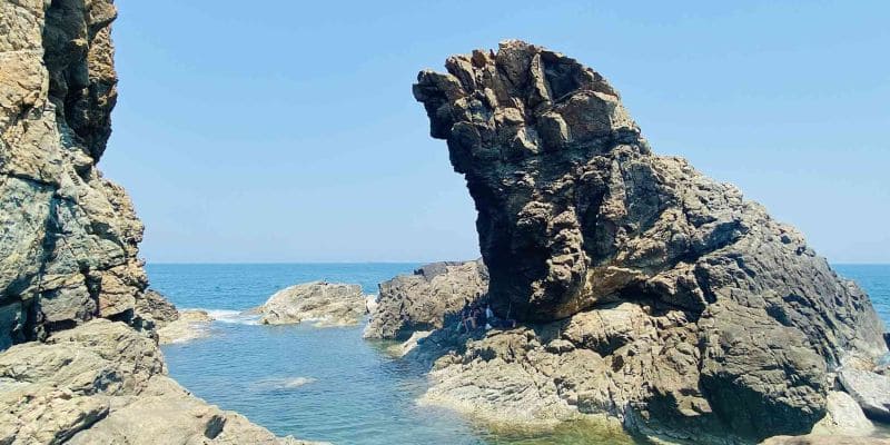 Khối đá hình con nghê là biểu tượng độc đáo của mũi Nghê