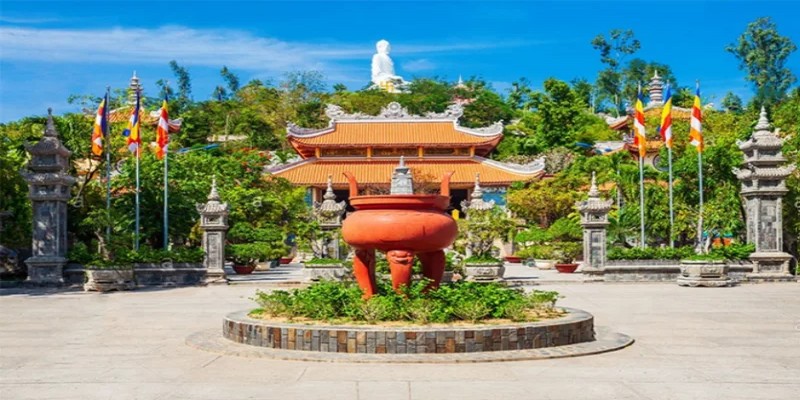 Không gian vô cùng yên tĩnh bên trong ngôi chùa cổ