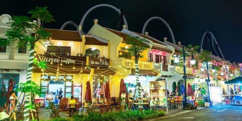 Khu ẩm thực và mua sắm mô phỏng Hội An và phố cổ Hà Nội