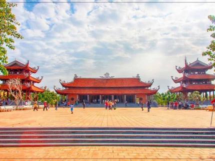 Khám Phá Thiền Viện Trúc Lâm Phương Nam Yên Bình Độc Đáo