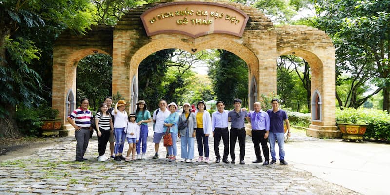 Tham gia các lễ hội tại khu di tích Gò Tháp