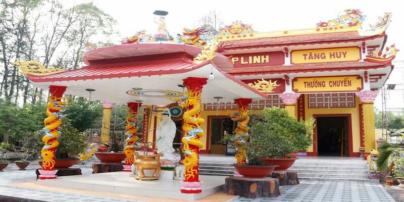 Du khách lưu ý về trang phục khi đến với khu di tích Gò Tháp