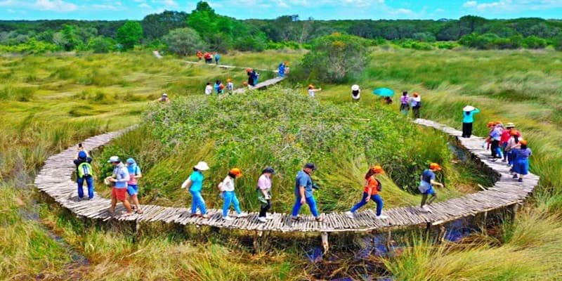 Nên tới khu sinh thái với mùa nước nổi để thưởng lãm cảnh đẹp