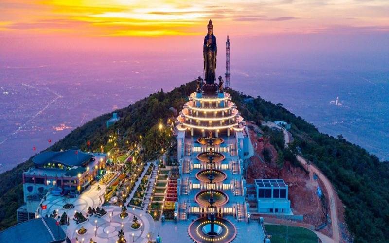 Thời điểm lý tưởng để khám phá khu du lịch Núi Bà Đen Tây Ninh là mùa khô