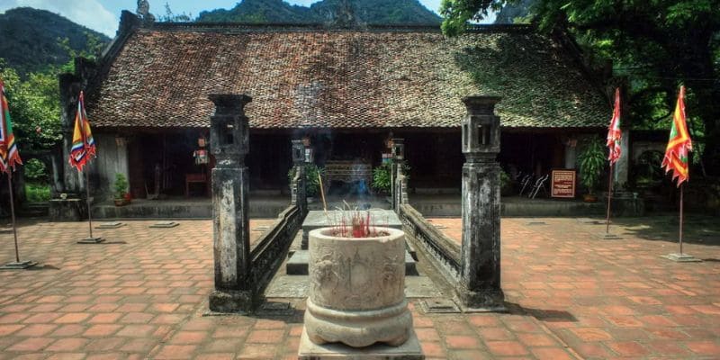 Khu vực đền thờ vua Lê Đại Hành cùng Dương Thái hậu và Lê Long Đĩnh