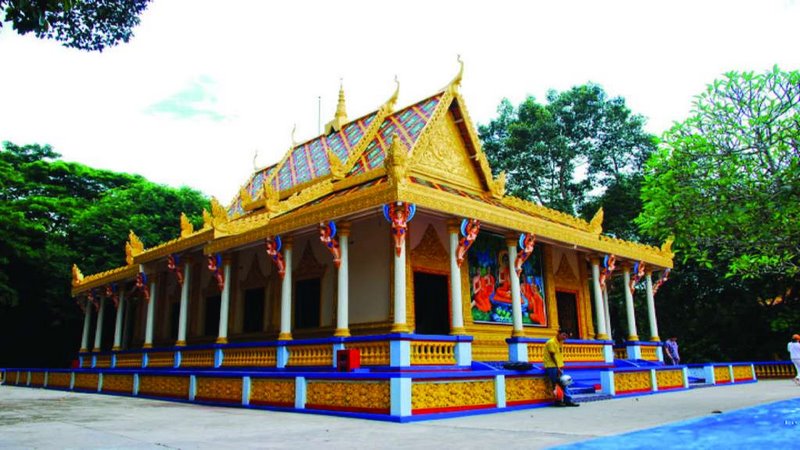 Khung cảnh thiên nhiên yên bình ở chùa